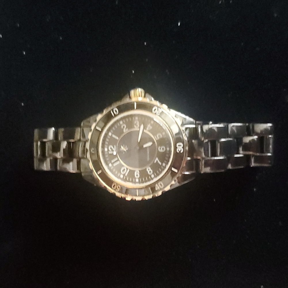 Black and Gold Issac Mizrahi Wrist Watch. Measurements included in photos.